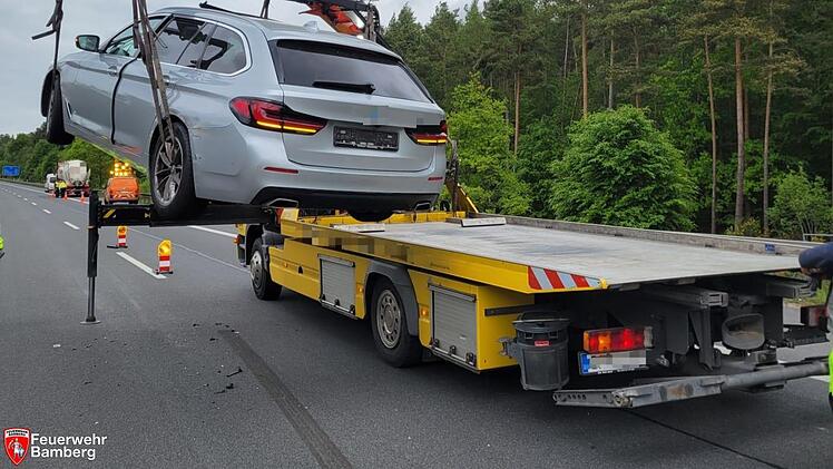 A73 bei Bamberg nach Unfall blockiert: Tr&uuml;mmer f&uuml;hren zu Vollsperrung