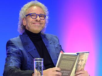 Der Entertainer und Showmaster Thomas Gottschalk liest in München aus seiner Autobiografie "Herbstblond". Am Montag kommt er mit seinem Bühnenprogramm nach Kulmbach.  Foto: Tobias Hase / dpa