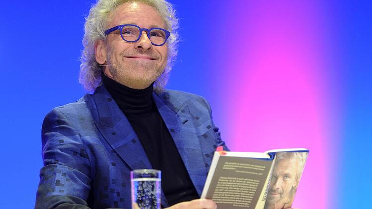 Der Entertainer und Showmaster Thomas Gottschalk liest in München aus seiner Autobiografie "Herbstblond". Am Montag kommt er mit seinem Bühnenprogramm nach Kulmbach.  Foto: Tobias Hase / dpa