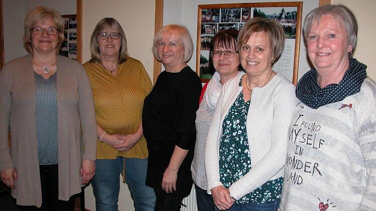 Der neue Vorstand des Gesangvereins "Eintracht" in Haard (von links): Ulrike Schramm, Inge Back, Eva Duda, Ruth Heim, Claudia Krakofsky  und Nortrud Diez. Ewald Kiesel