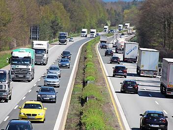 Die A3 wartet Höchstadt und dem Kreuz Fürth/Erlangen auf den dreispurigen Ausbau.  Foto: Andreas Dorsch (Archiv)