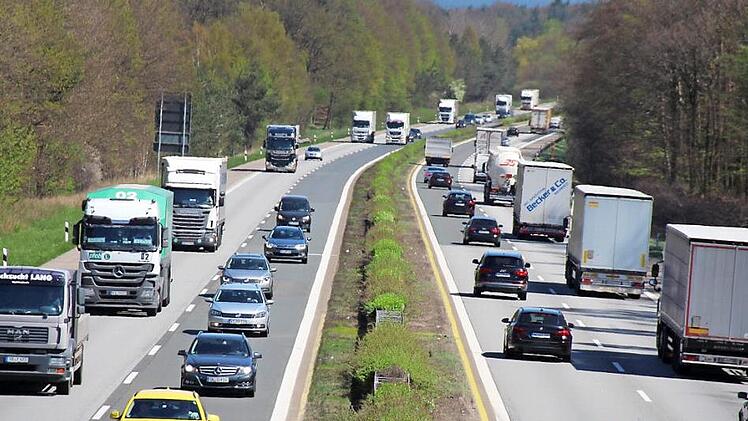 Die A3 wartet Höchstadt und dem Kreuz Fürth/Erlangen auf den dreispurigen Ausbau.  Foto: Andreas Dorsch (Archiv)