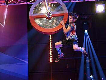 Schwierige Aufgaben musste Jakob Weiß als Teilnehmer bei "Ninja Warrior Germany Kids" meistern - da war extreme Fitness gefragt! Foto: TVNOW/Markus Hertrich