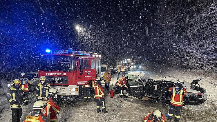 Schneeunfall auf der B2