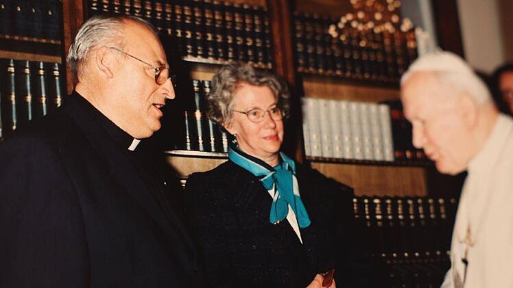 Diakon Axel Mager und seine Frau Chriseldis bei einer Privataudienz mit Papst Johannes Paul II.