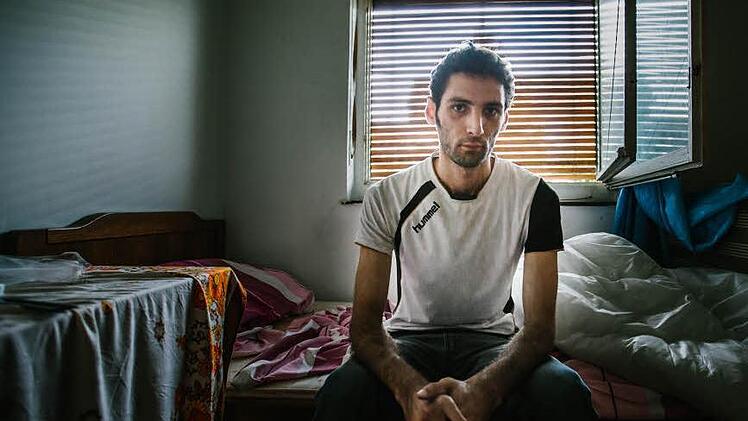 Nach seiner lLucht aus Homs lebt Mohammed (24) jetzt in Zeil in einer kleinen Wohnung an der Karl-Link-Straße.  Fotos: Hendrik Steffens
