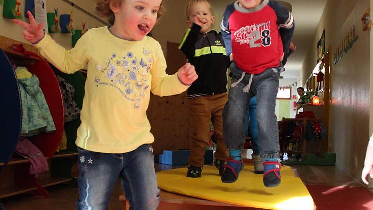 Toben, was das Zeug hält: In der Krippe der Kita Regenbogenland herrscht viel Leben. Foto: Ulrike Müller