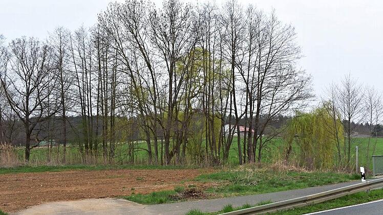 Auf dieser Fläche am Sportplatz in Stöckach soll das Naturhotel entstehen. Foto: