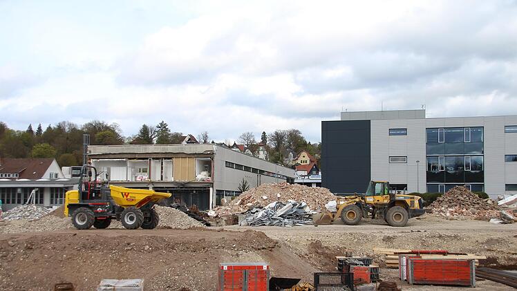 An der Bamberger Straße baut Brose derzeit ein Parkhaus. Für Planung und Bau veranschlagt das Unternehmen zehn Monate.