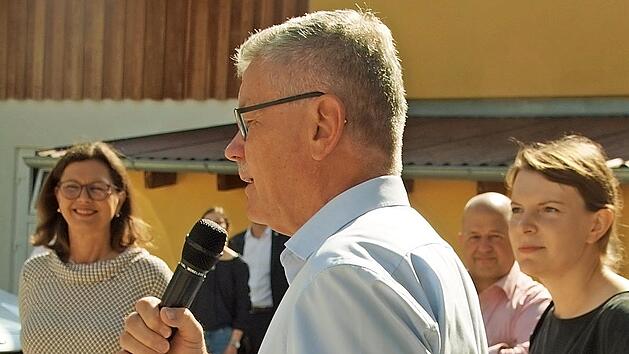 B&uuml;rgermeister Wolfgang M&ouml;hrlein begr&uuml;&szlig;te die Landtagspr&auml;sidentin Ilse Aigner (links).