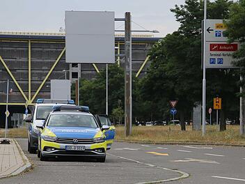 Polizei sichert Drohne bei ukrainischem Flugzeug in Leipzig