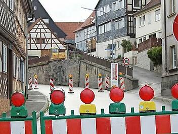 Seit gut einer Woche ist die Durchgangsstraße in Marktzeuln komplett gesperrt. Foto: Andreas Welz