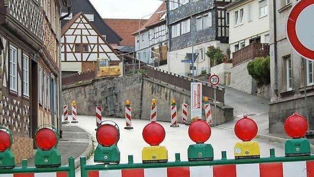 Seit gut einer Woche ist die Durchgangsstraße in Marktzeuln komplett gesperrt. Foto: Andreas Welz