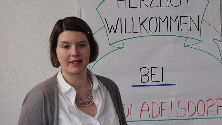 Pädagogin Katja Obermeier (Realschule Herzogenaurach) erzählt von den Erfahrungen aus Sicht der Schule. Foto: Johanna Blum