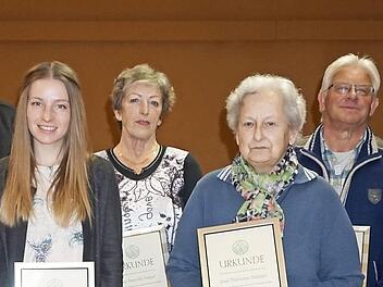 Der Rhönklub Wildflecken ehrte langjährige Mitglieder (v. l.): Anita Mohnen, Walter Höhl, Madeleine Eiter, Marcella Zimpel, Marianne Büttner, Michael Zimpel und Vorsitzender Wilfried Donner.  Foto: Marion Eckert