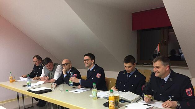 Der Vorstand der Feuerwehr in Geroda in der Jahreshauptversammlung. Theresa Kohl