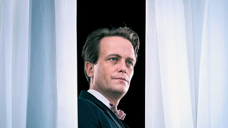 Walter Gropius (August Diehl) baut nach dem Ersten Weltkrieg eine v&ouml;llig neuartige Kunstakademie in Weimar auf.