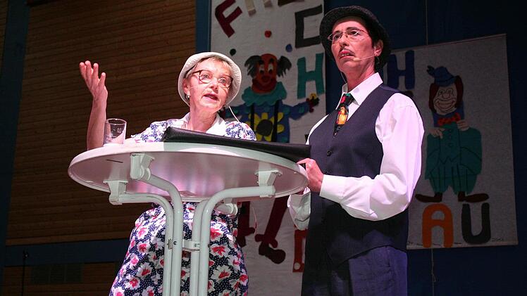 Elisabeth Ort (links) und Regina Baumgärtner als "Trampel und Schnößel" Foto: Evi Seeger