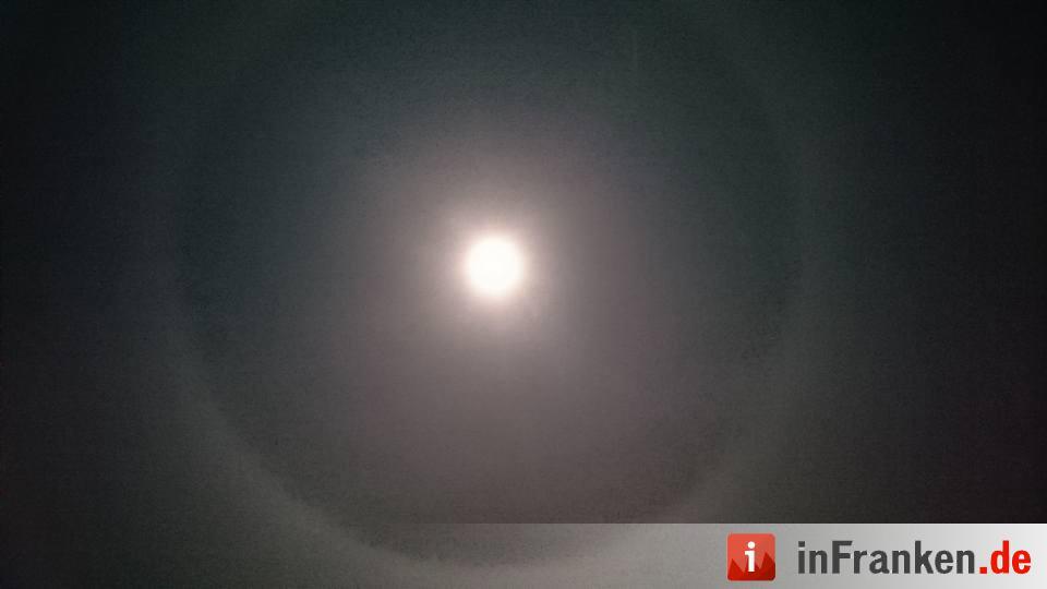 Supermond mit Halo