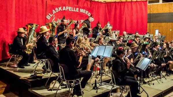 Begeisterten Beifall verdiente sich die Blaskapelle Meeder bei ihrem Jahreskonzert in der ausverkauften Schulturnhalle. Foto: Jochen Berger