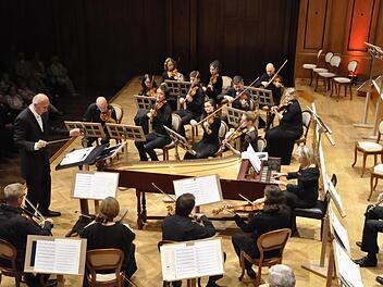 Gerd Schaller und seine Musiker vom Gewandhausorchester Leipzig bezauberten von Anfang an.  Fotos: Peter Klopf