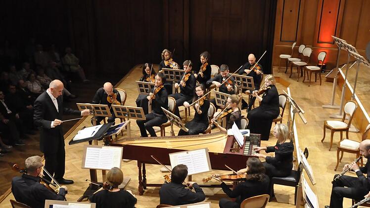 Gerd Schaller und seine Musiker vom Gewandhausorchester Leipzig bezauberten von Anfang an.  Fotos: Peter Klopf