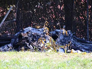 Das Wrack des Motorseglers brannte komplett aus. Ralf Ruppert