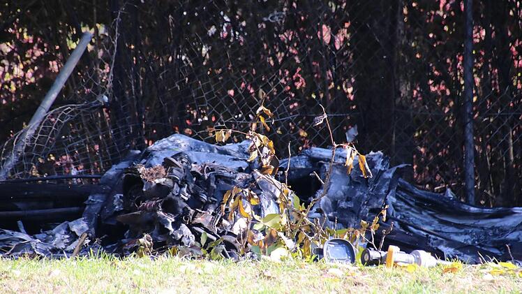 Das Wrack des Motorseglers brannte komplett aus. Ralf Ruppert