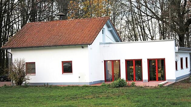 Das Feuerwehrhaus in Hainweiher mit neuem Anbau Fotos: Roland Dietz