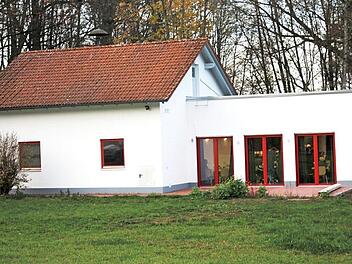 Das Feuerwehrhaus in Hainweiher mit neuem Anbau Fotos: Roland Dietz