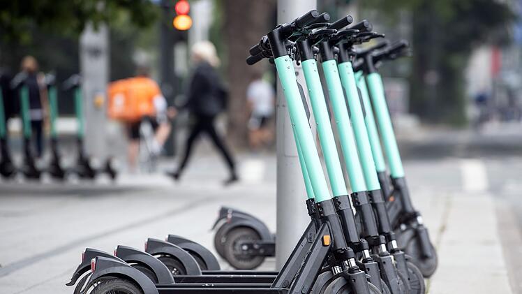 N&uuml;rnberg: VGN verbietet E-Scooter in Bus, U-Bahn und Tram - mit ungew&ouml;hnlicher Begr&uuml;ndung
