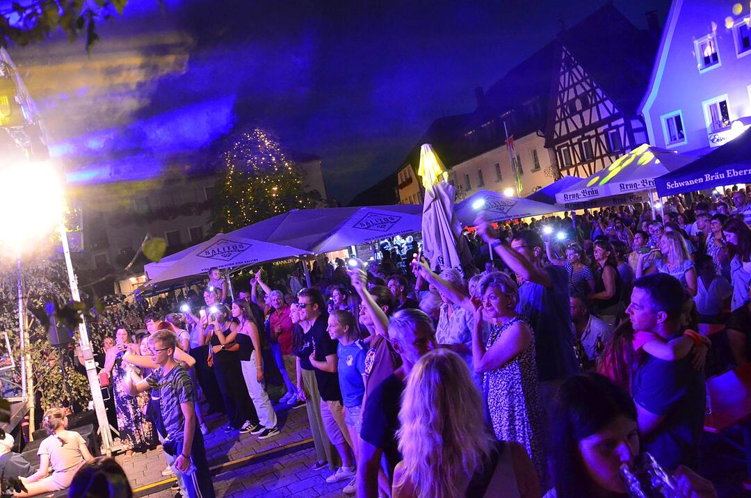 Auf dem Marktplatz Ebermannstadt wird gefeiert!