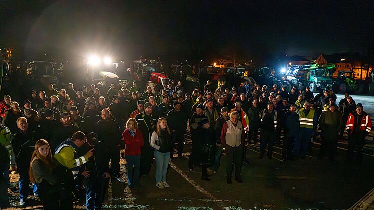 Neustadt: Bauern protestieren gegen Aktion auf Felßners Hof - "sind erbost"