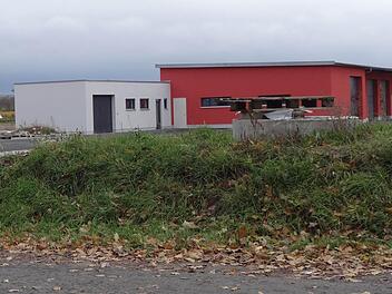 So sieht das Albertshöfer Feuerwehrhaus mittlerweile aus.  Foto: Elli Stühler