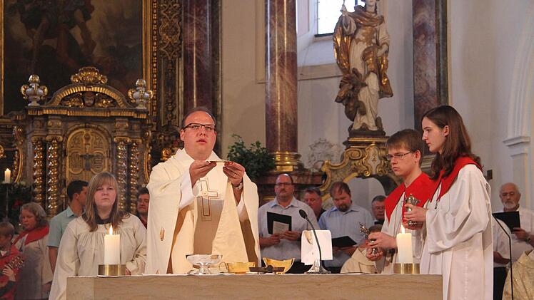 Norbert Förster feierte seine erste Heilige Messe.