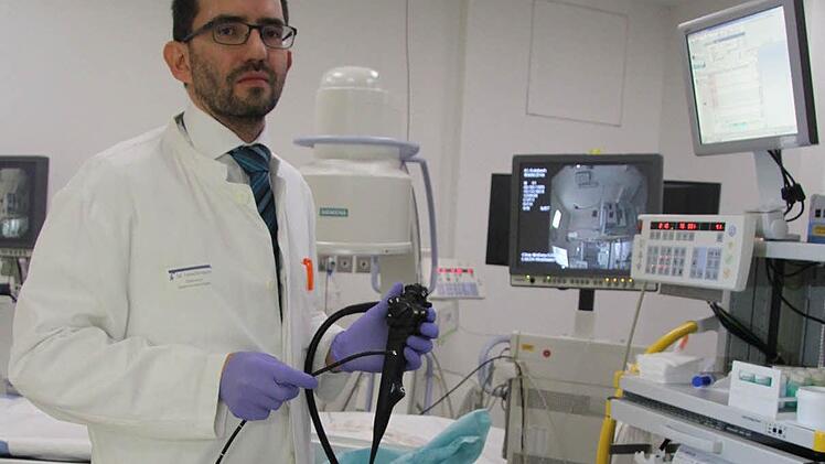 Markus Hirschmann möchte als leitender Arzt die medizinische Klinik II für Gastroenterologie und Onkologie im Sinne seines Vorgängers Markus Ewald weiterführen. Foto: Sonja Adam