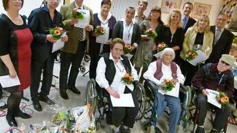 Das Awo-Weinfest bot eine sch&ouml;ne Gelegenheit, langj&auml;hrige Mitarbeiter und Bewohner zu ehren. Foto: Lothar Weidner