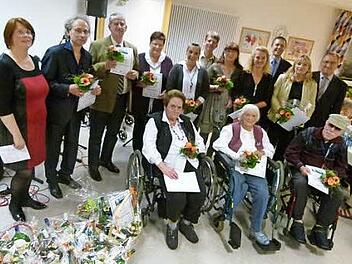 Das Awo-Weinfest bot eine schöne Gelegenheit, langjährige Mitarbeiter und Bewohner zu ehren. Foto: Lothar Weidner