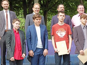 Florian Höfner, Jonas Uhl, Luca Lenker, Niklas Scharf (vordere Reihe von links)