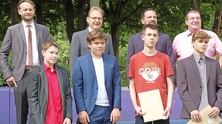 Florian Höfner, Jonas Uhl, Luca Lenker, Niklas Scharf (vordere Reihe von links)