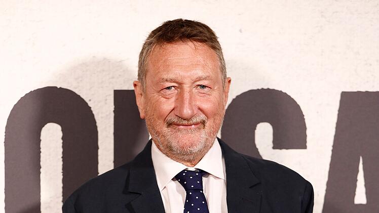 Steven Knight schreibt das Drehbuch zu "Bond 26". Der Brite ist vor allem als Sch&ouml;pfer der Gangsterserie "Peaky Blinders" bekannt.