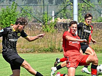 Louis St&ouml;cker (links) ist von der U19 des FC Augsburg zur SpVgg Bayreuth gewechselt. P. M.