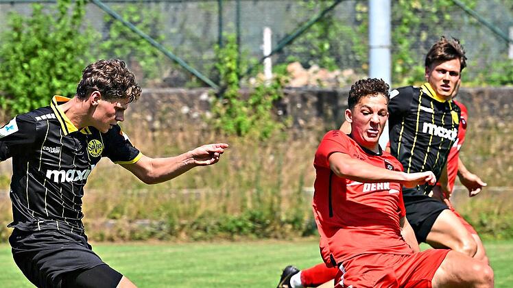 Louis St&ouml;cker (links) ist von der U19 des FC Augsburg zur SpVgg Bayreuth gewechselt. P. M.