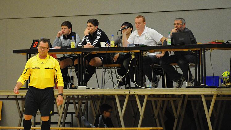 Blick auf die Turnierleitung.