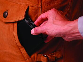 Ansbach: Diebstahlserie bei Lidl und Aldi - Polizei sucht Hinweise auf Täter In Mainz-Bleichenviertel wurde am Mittwoch, dem 16. März, eine 95-jährige Rentnerin ausgeraubt.