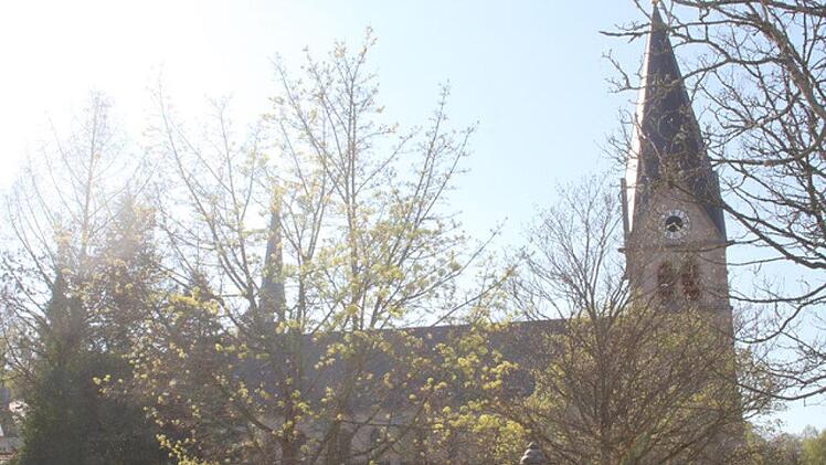 Die katholische Pfarrkirche ist ein Kleinod inmitten in der Stadt. Foto: Sonny Adam