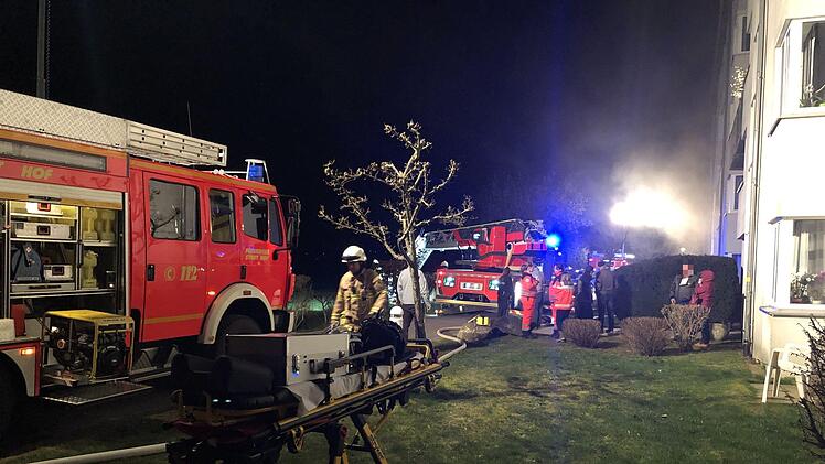 Sachschaden von circa 10.000 Euro entstand am späten Sonntagabend bei dem Brand im Keller eines Mehrfamilienhauses in Hof. Verletzt wurde niemand. Die Hofer Kriminalpolizei ermittelt und sucht Zeugen. Foto: News5/Fricke