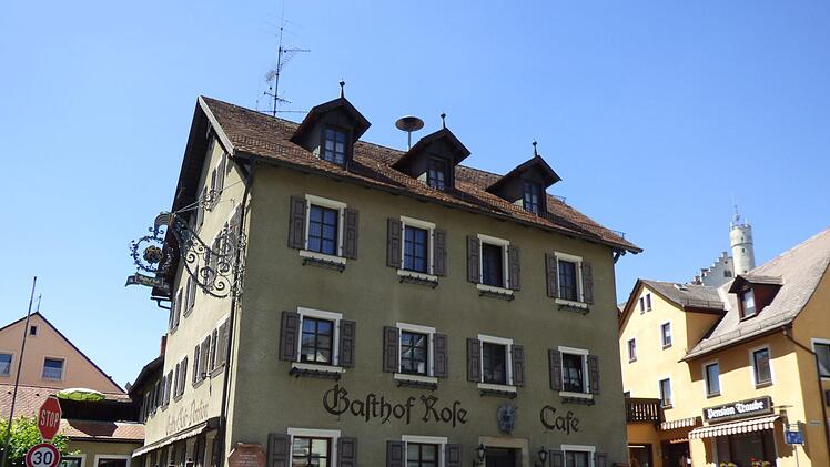 Das Haus des ehemaligen Gasthofs "Rose" am Marktplatz in Gößweinstein  soll wiederbelebt  werden. Foto: Thomas Weichert