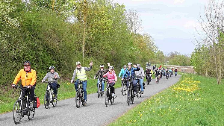 W&uuml;rzburg: Um Gemeinden besser zu vernetzen - Landkreis f&ouml;rdert Radwegebau