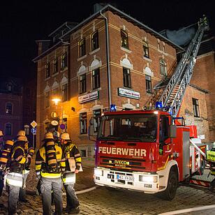 Mehrfamilienhaus in Sonneberg brennt